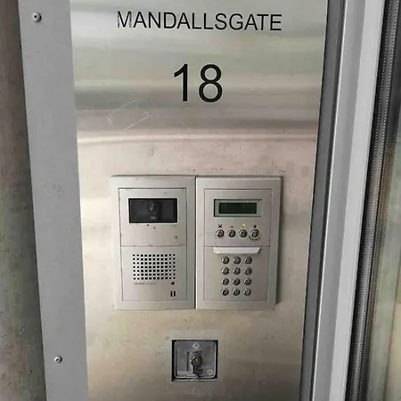 דירה Center Black And White *