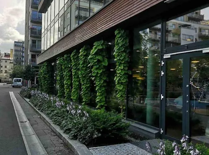 Center Black And White דירה